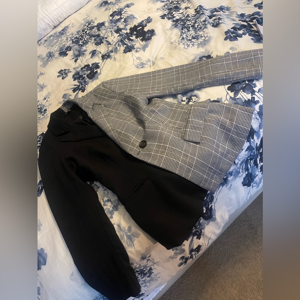 Black/White Bossy Blazer split